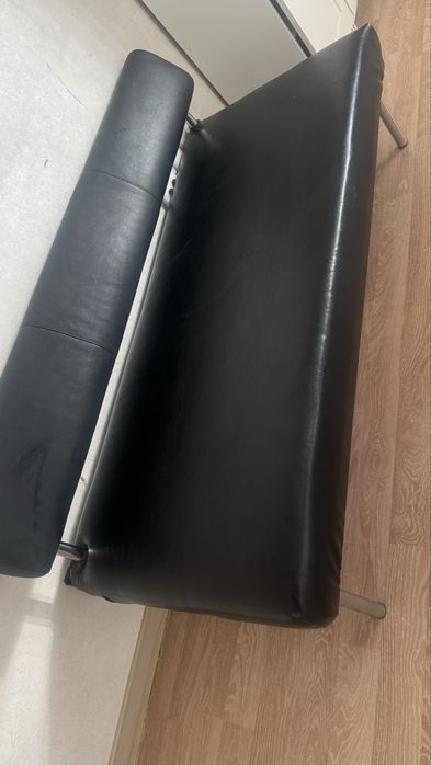 Диван кожаный для офиса