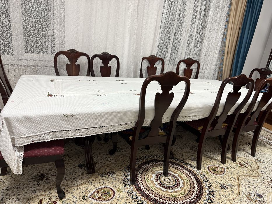 Стол со стульями