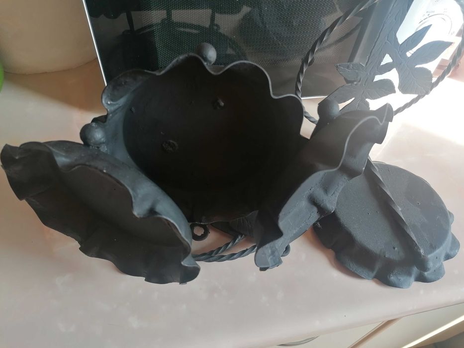 Suporți din fier forjat pentru ghivece