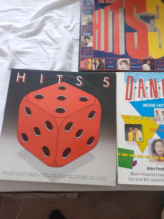 Ptr.pasionați de muzica retro,vând viniluri originale,prov.UK.