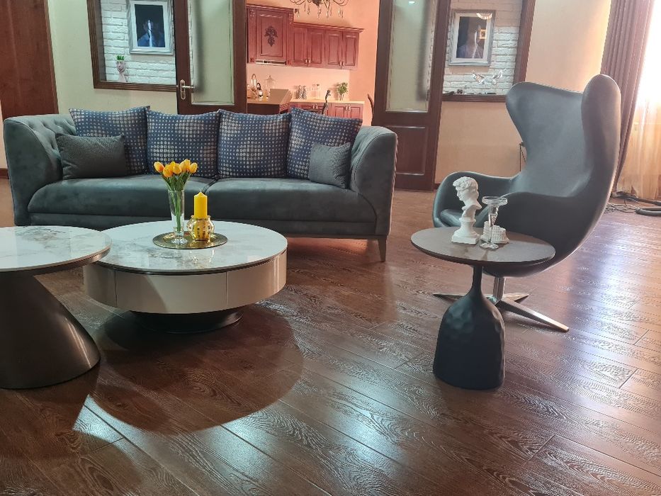 Продаётся комплект мягкой мебели из 6 предметов.