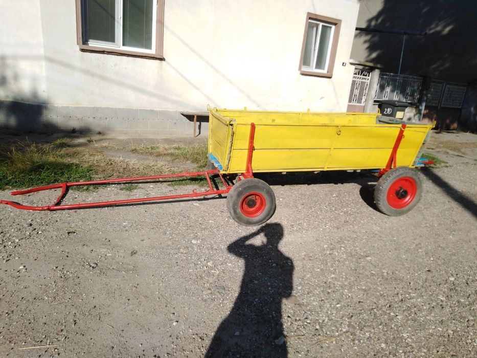 Конска каруца с гумени колела