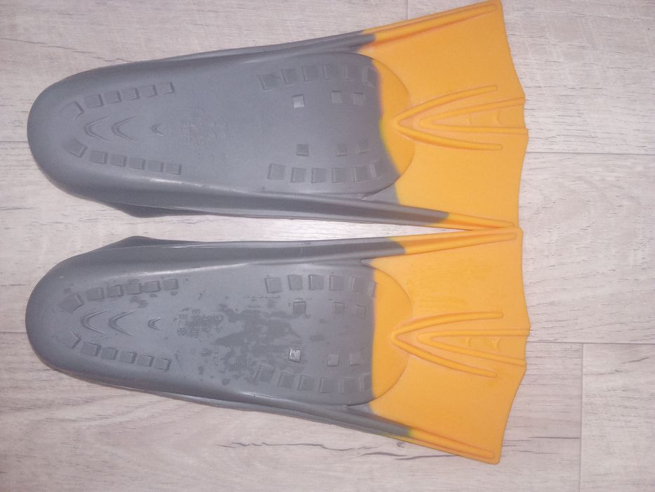 Ласты для плавания.