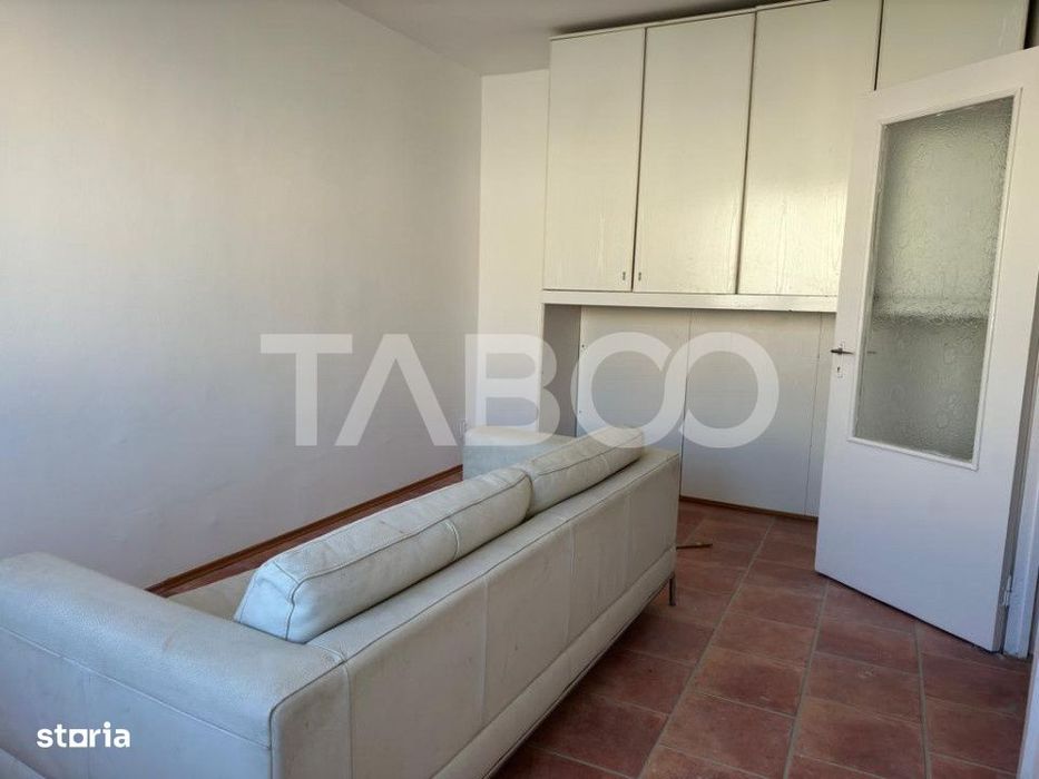 Apartament semidecomandat 2 camere etaj 3 zona Garii Fagaras — fotografia 3