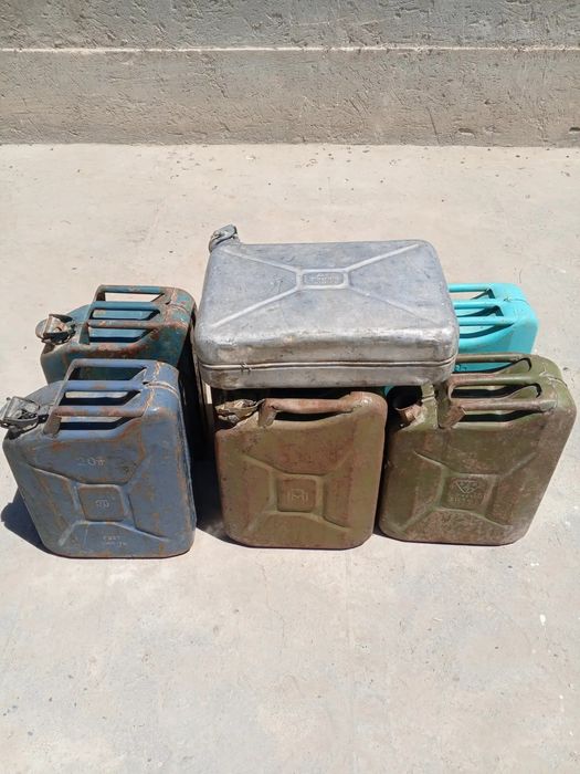 Продается КАНИСТРЫ, состояние отличное