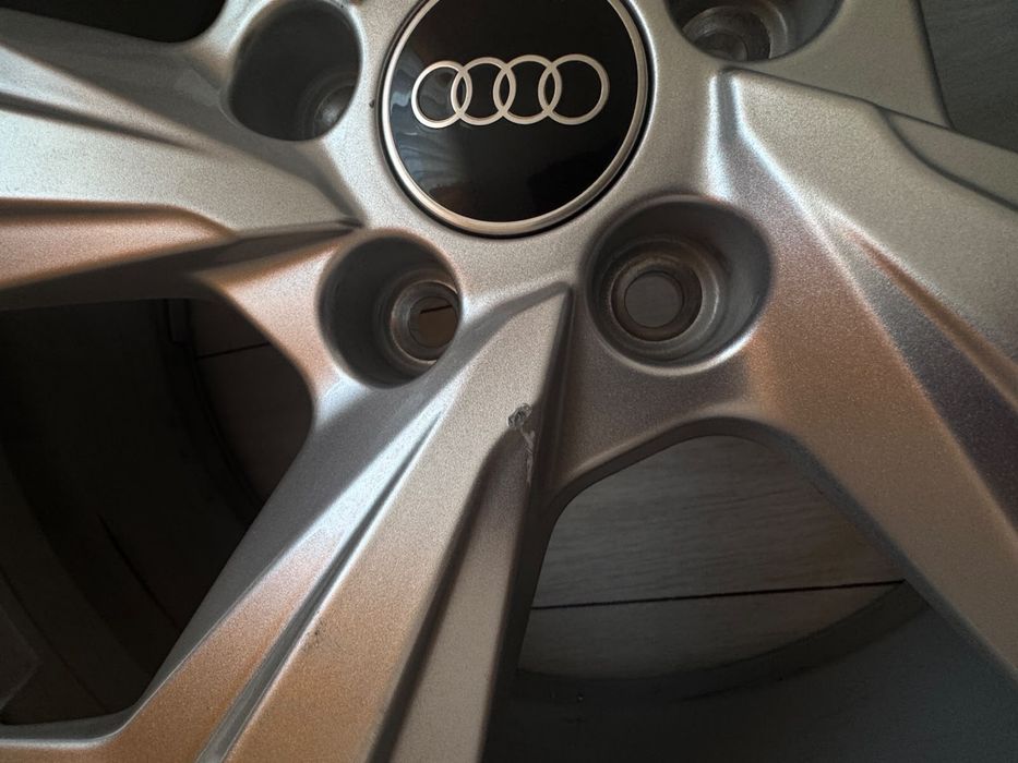 Vând jante originale Audi.