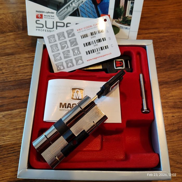 Патрон за брава. Швейцарски патрон за брава. Switzerland.