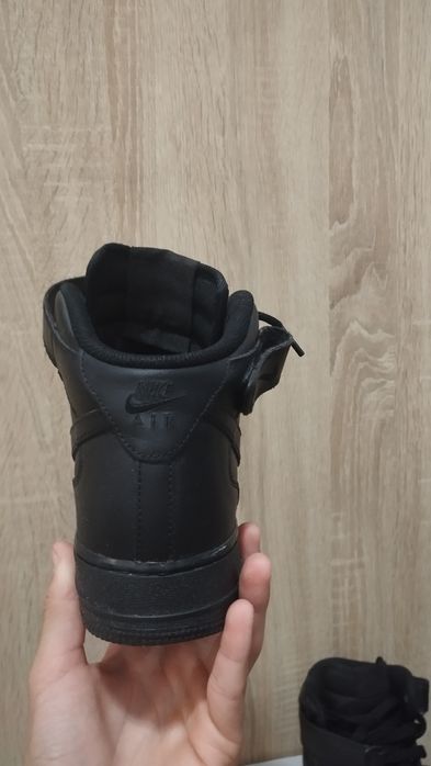 Vând Air force 1 mid black.