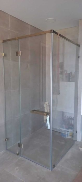Душевая кабина из стекла