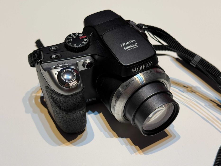 Aparat foto Fujifilm FinePix S8000fd + card 2GB + husa