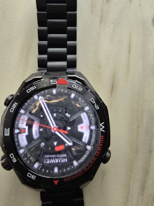 Часовник huawei ultimate 2