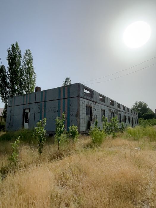 Продается земля со зданиями в Нурабаде (Ахангаран)