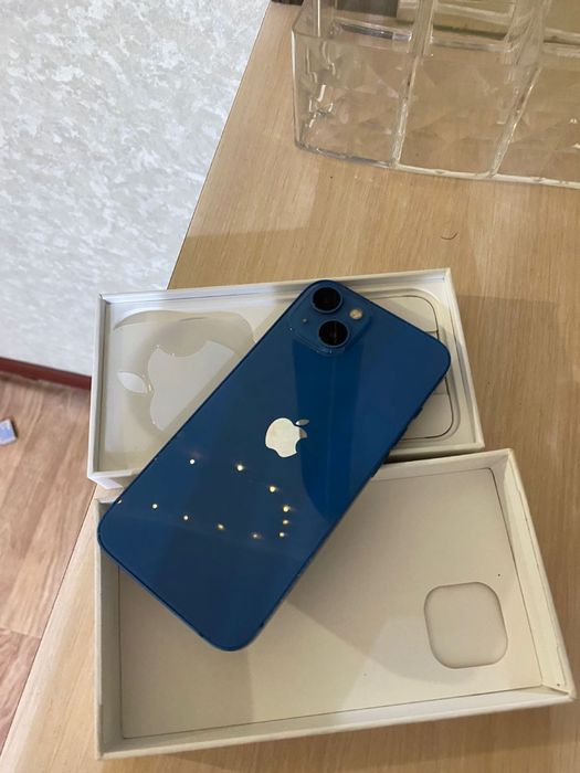 Телефое IPhone 13 128г