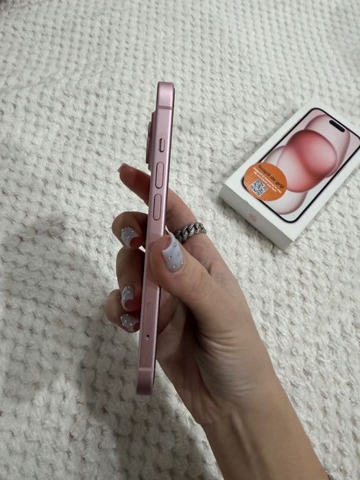 iPhone 15 roz impecabil