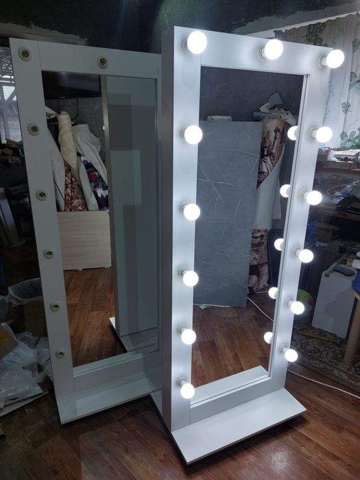 Зеркало с лампочками. Гримёрное зеркало.