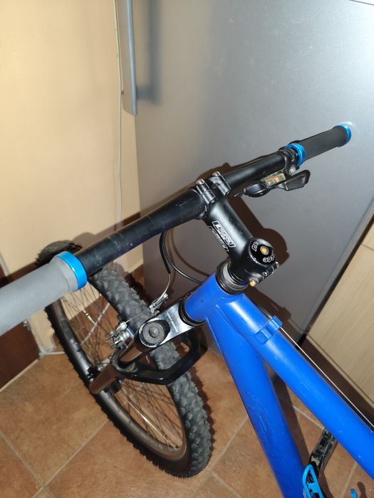 Bicicleta mountain bike pe 26"