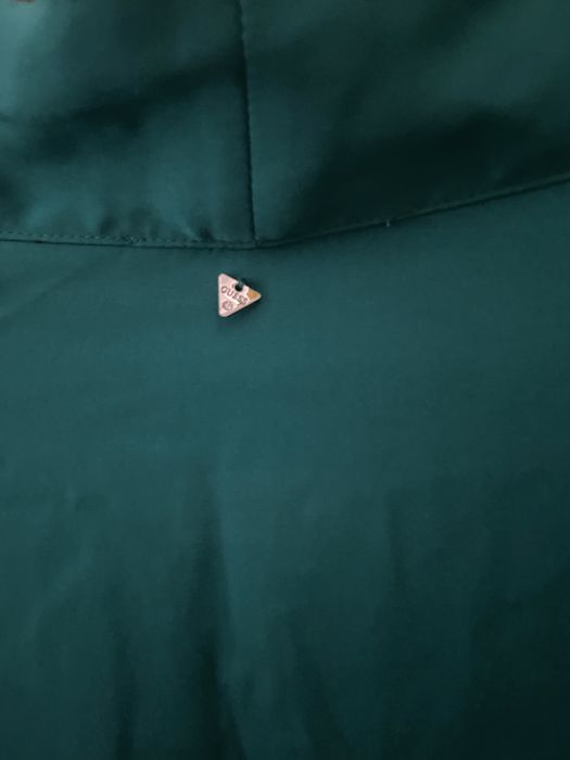 Нова, тъмно зелена риза Guess, размер M