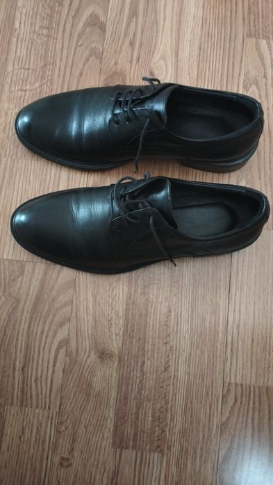 Vând pantofi de bărbați