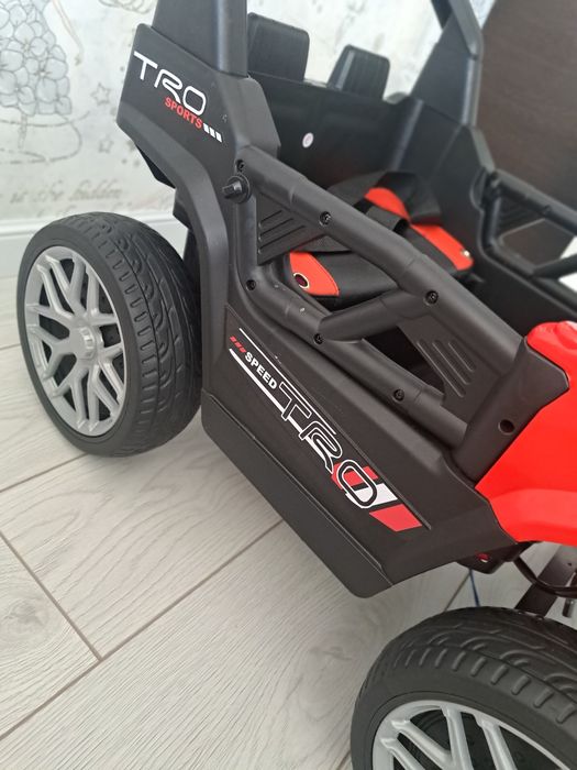 Продаю детскую машину