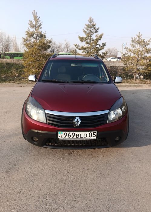 Продам RENAULT SANDERO Stepway 2014г