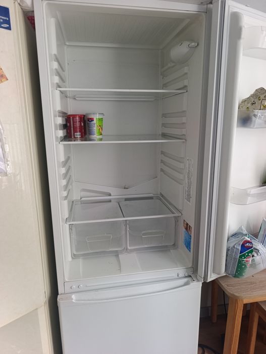 Продам холодильник Indesit