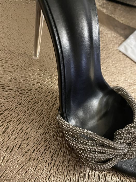 Елегантни,официални обувки на ток