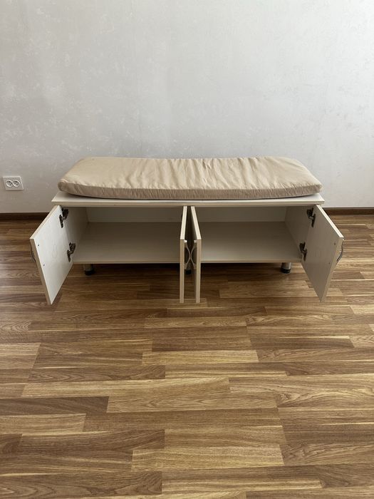 Обувница, б/у, цвет белый