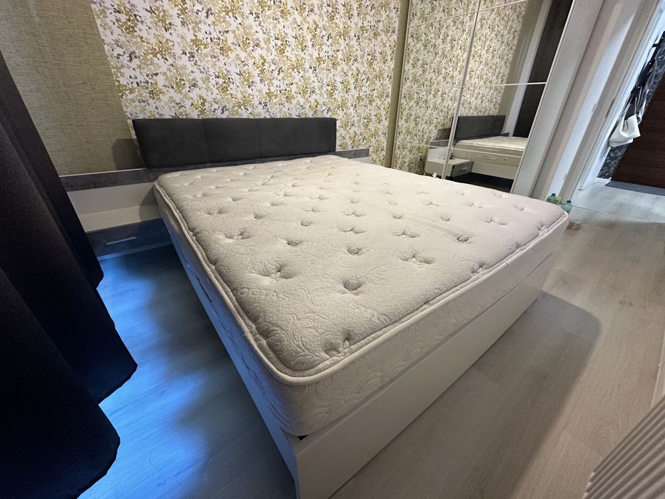 Pat matrimonial 160x200 cu somniera metalica si noptiere