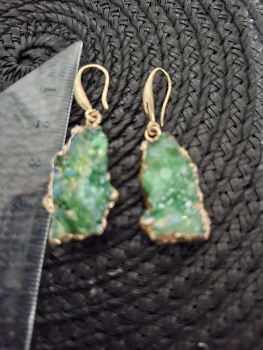 Cercei cuart Aura verde placați cu aur 4.7 cm