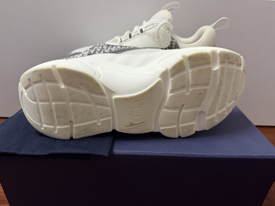 Dior B22