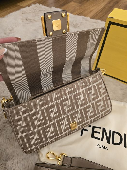 Налична чанта Fendi Baguette