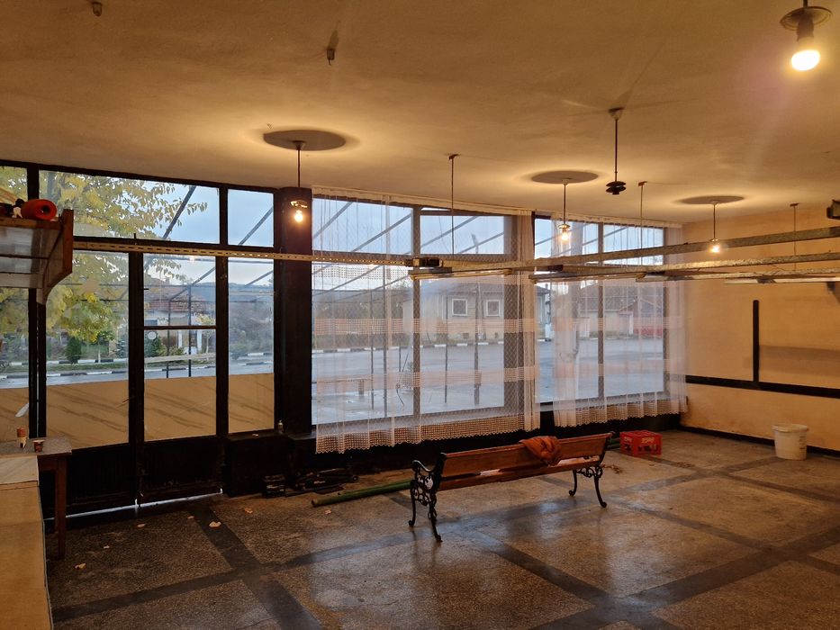 Продава се къща в центъра с уникална гледка към фонтан и природа!