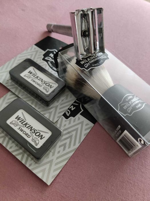 Самобръсначка и четка за бръснене