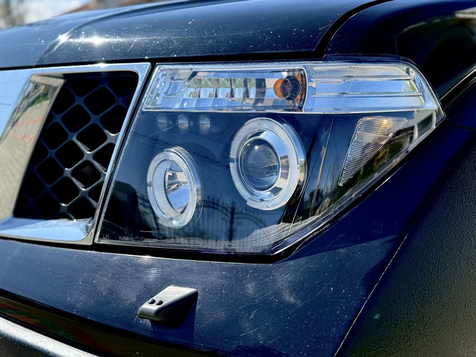 Nissan Navara D40 2.5 dci/full option/manuala