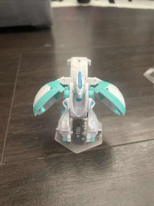 Здравейте продавам bakugani от 2019