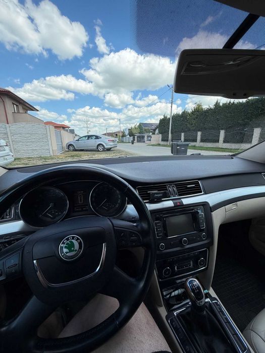 SKODA Superb 2012 — imagine 2