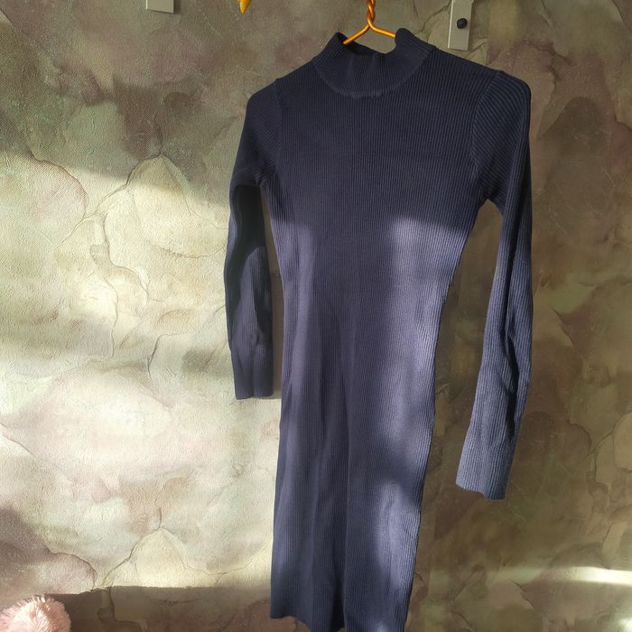 Продам 2 платья - чёрное длинное, синее мини