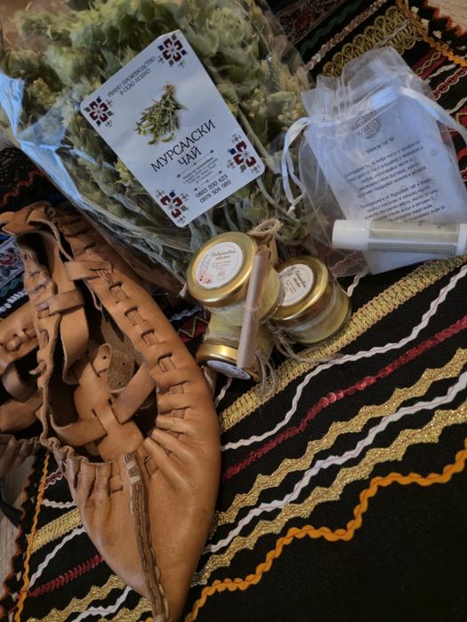 Подхранващ билков мехлем 
за суха кожа, ръце, тяло и пети