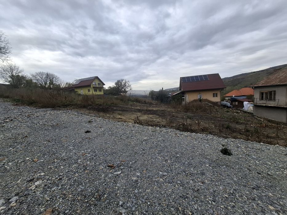 Vand teren intravilan Valea Chintaului