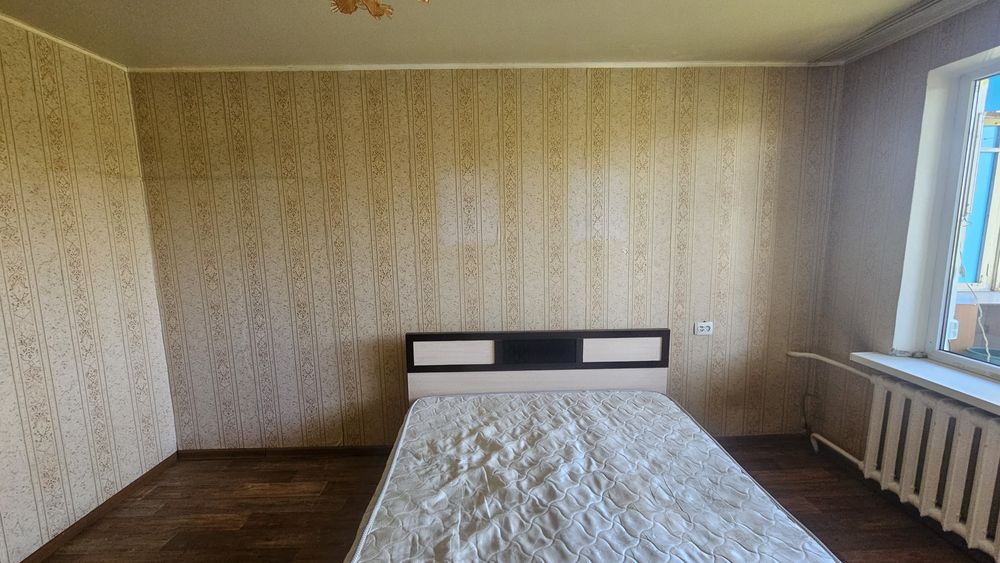 Кровать и шкаф продам