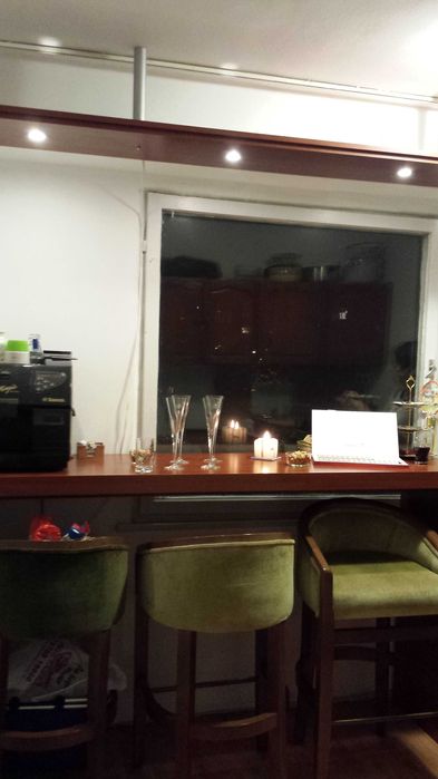 Предлагам столове за барплот и трапезария.