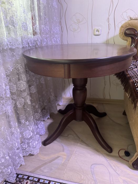 Продам стол в гостиную