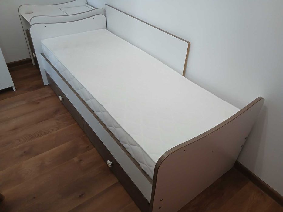 Запазено Детско Легло с матрак запазен
