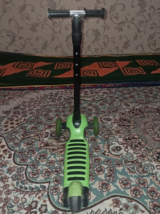 Самокат зельоный