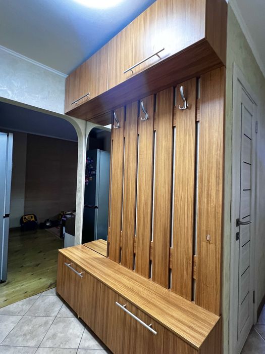 Продам прихожую с зеркалом