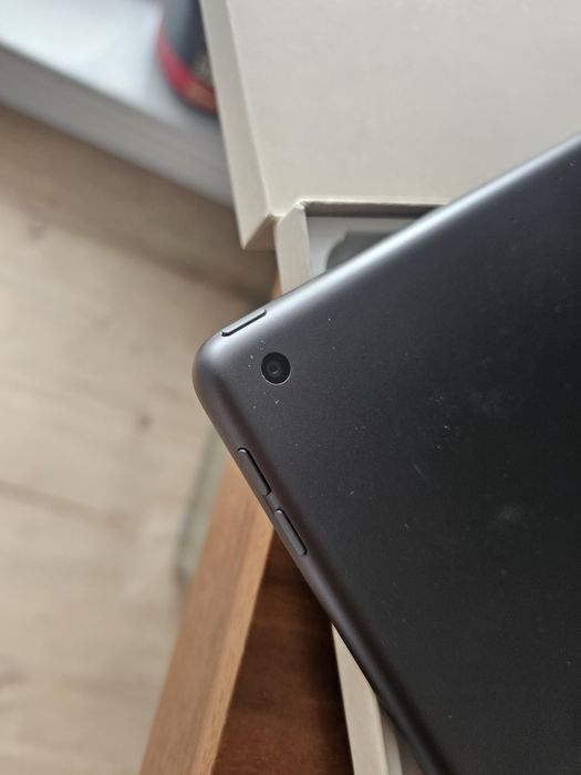 Vând iPad 9th Gen 256GB Wi-Fi Space Gray cu defecte