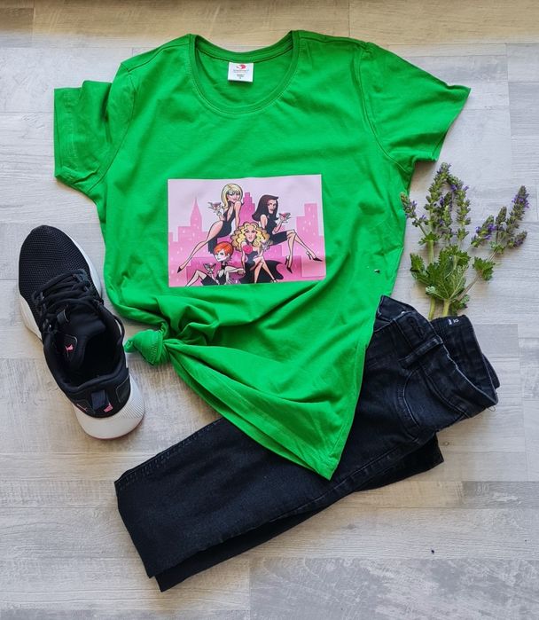 Нова дамска тениска с щампа на СЕКСЪТ И Градът от пениран памук.