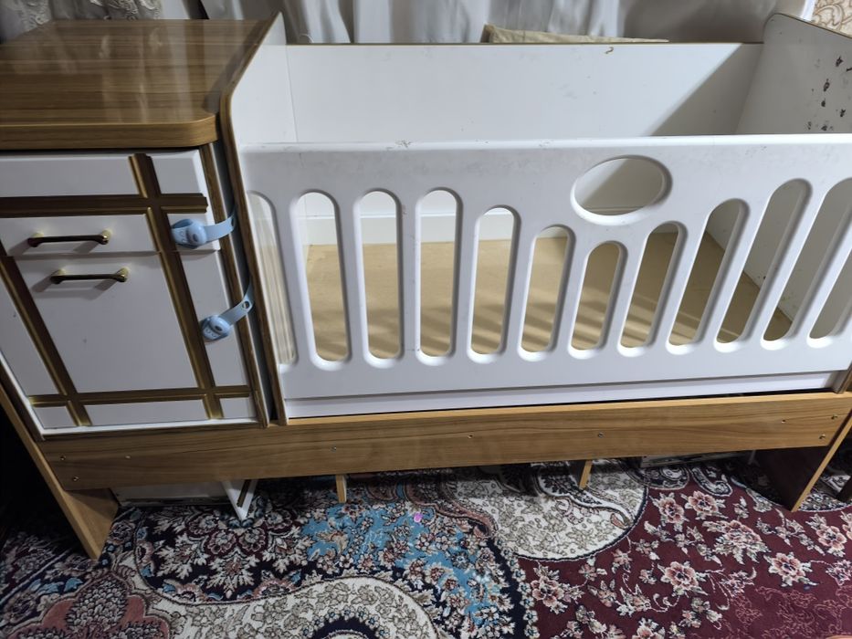 Detskiy kravat sotiladi srochniy