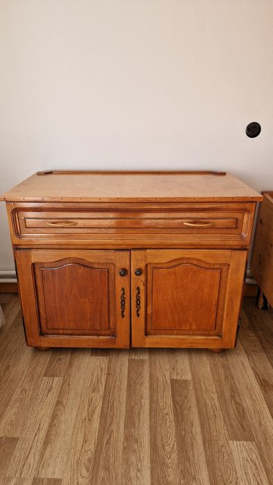 Vând mobilă veche dormitor, sufragerie, bucătărie, living