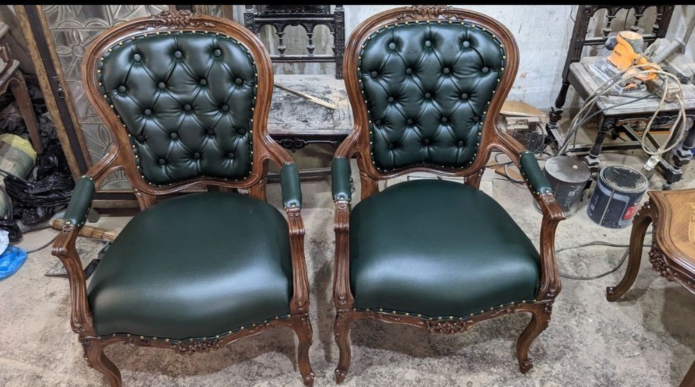 Кресло трон в наличии 2 штуки. Можно с реставрацией, можно без.